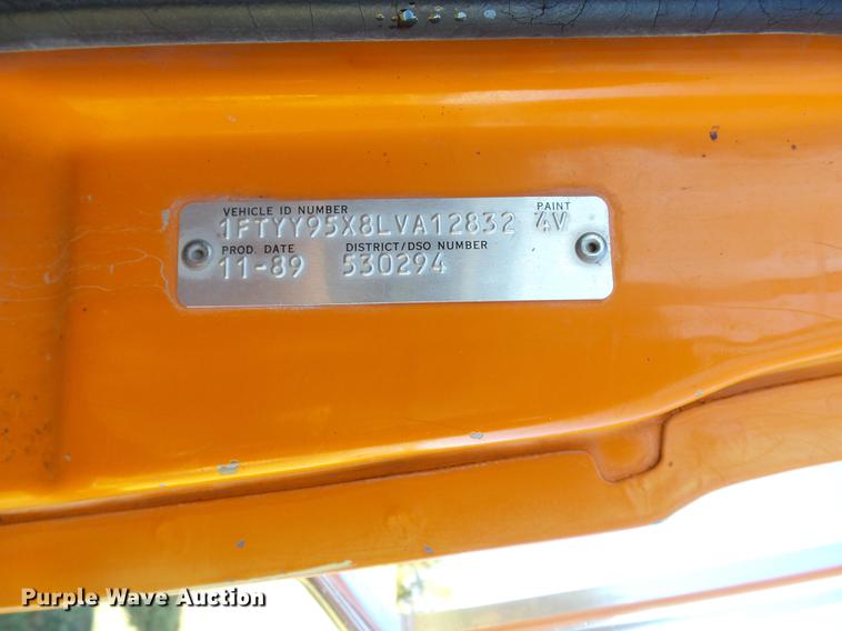 image for item DC6414 1990 Ford L9000 semi truck