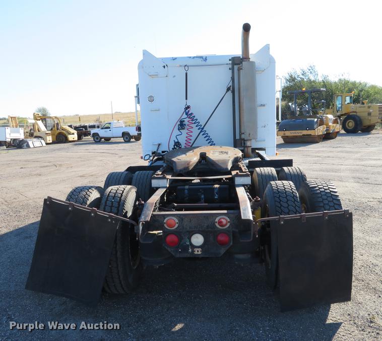 image for item DF9759 1994 Freightliner FLD semi truck