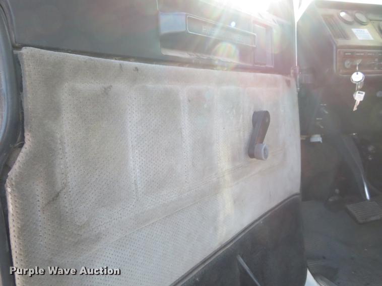 image for item DF9759 1994 Freightliner FLD semi truck