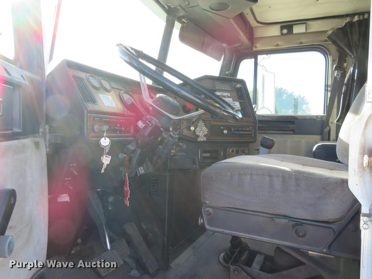 image for item DF9759 1994 Freightliner FLD semi truck