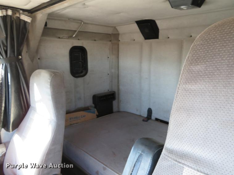 image for item DF9759 1994 Freightliner FLD semi truck