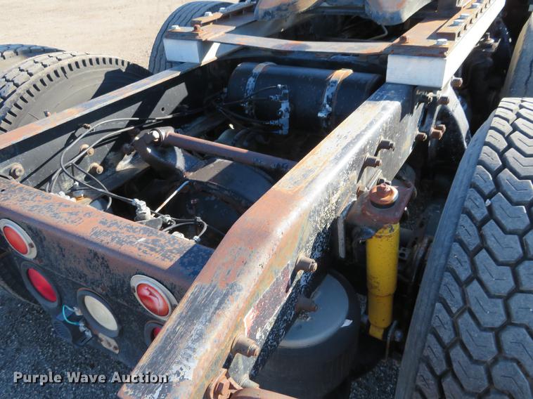 image for item DF9759 1994 Freightliner FLD semi truck