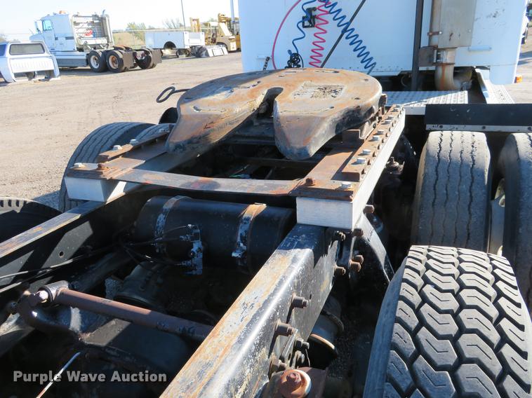 image for item DF9759 1994 Freightliner FLD semi truck