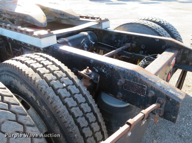 image for item DF9759 1994 Freightliner FLD semi truck