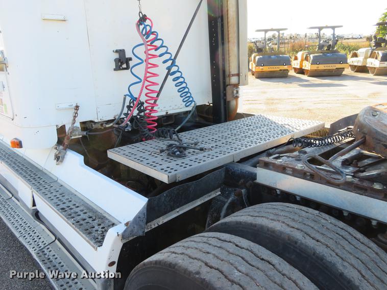 image for item DF9759 1994 Freightliner FLD semi truck