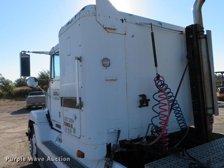 image for item DF9759 1994 Freightliner FLD semi truck