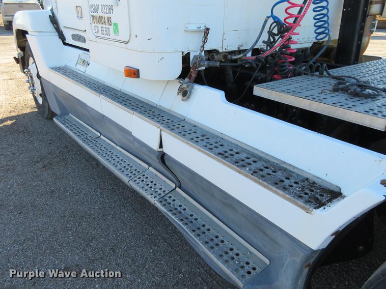 image for item DF9759 1994 Freightliner FLD semi truck