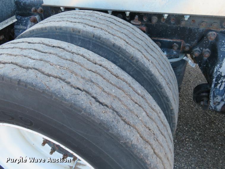 image for item DF9759 1994 Freightliner FLD semi truck