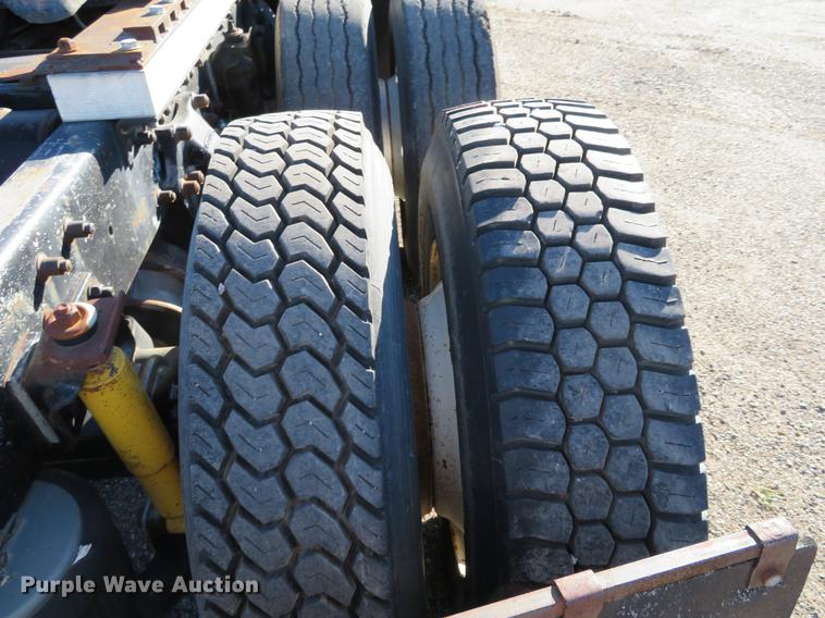 image for item DF9759 1994 Freightliner FLD semi truck