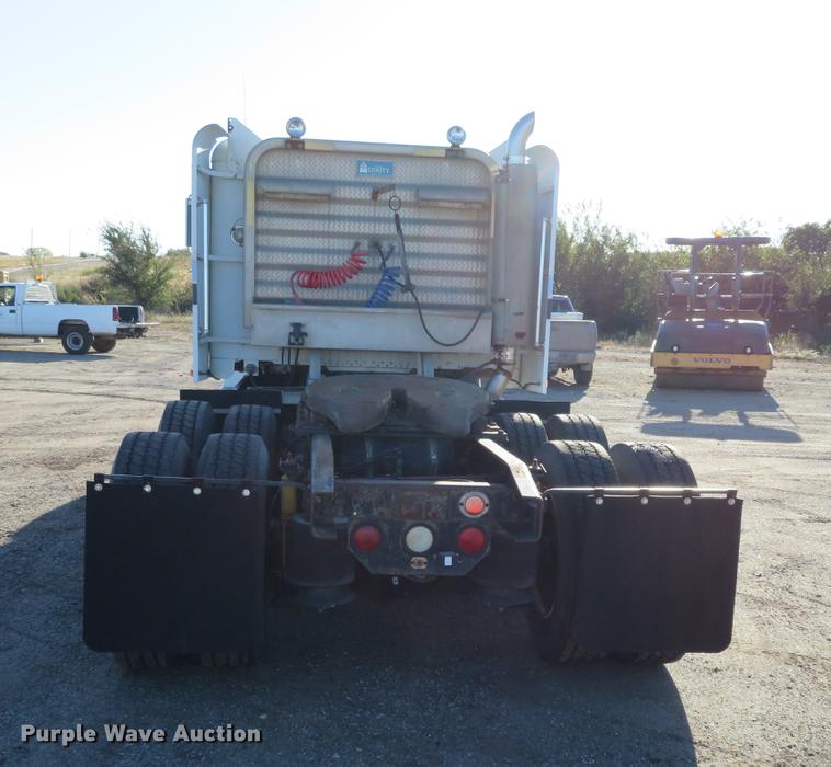 image for item DF9765 1994 Freightliner FLD semi truck