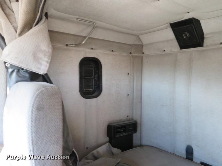 image for item DF9765 1994 Freightliner FLD semi truck