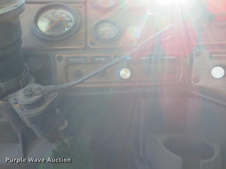 image for item DF9765 1994 Freightliner FLD semi truck