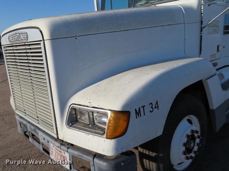 image for item DF9765 1994 Freightliner FLD semi truck