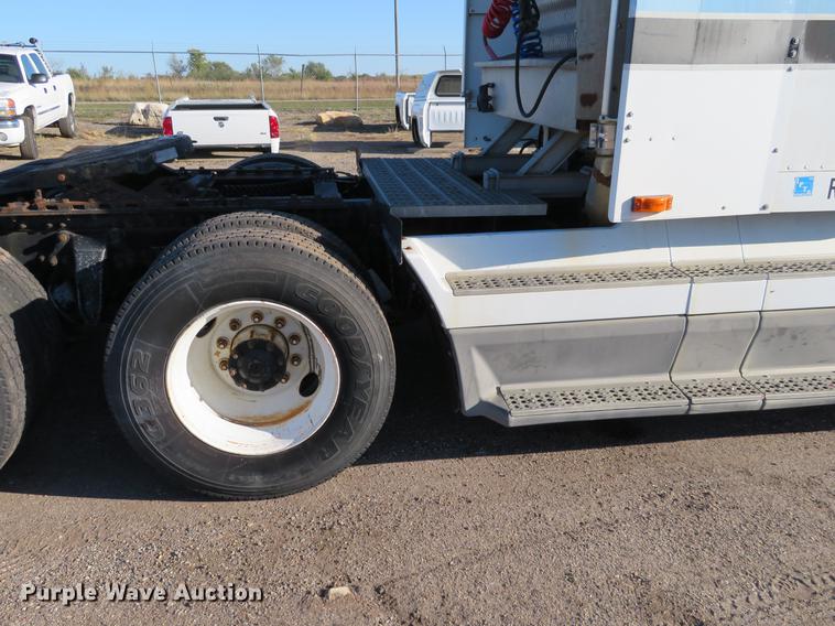 image for item DF9765 1994 Freightliner FLD semi truck