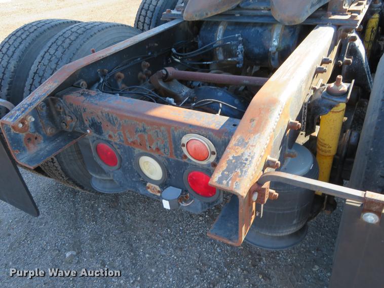 image for item DF9765 1994 Freightliner FLD semi truck