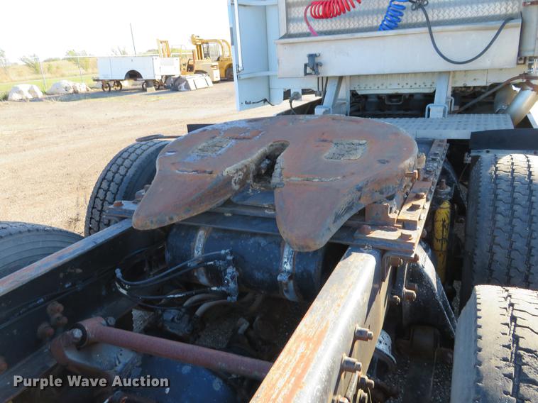 image for item DF9765 1994 Freightliner FLD semi truck