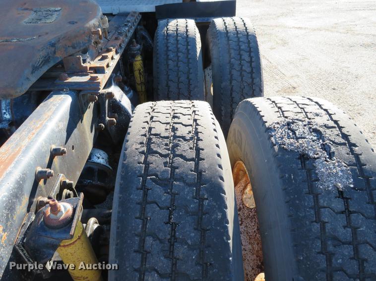 image for item DF9765 1994 Freightliner FLD semi truck