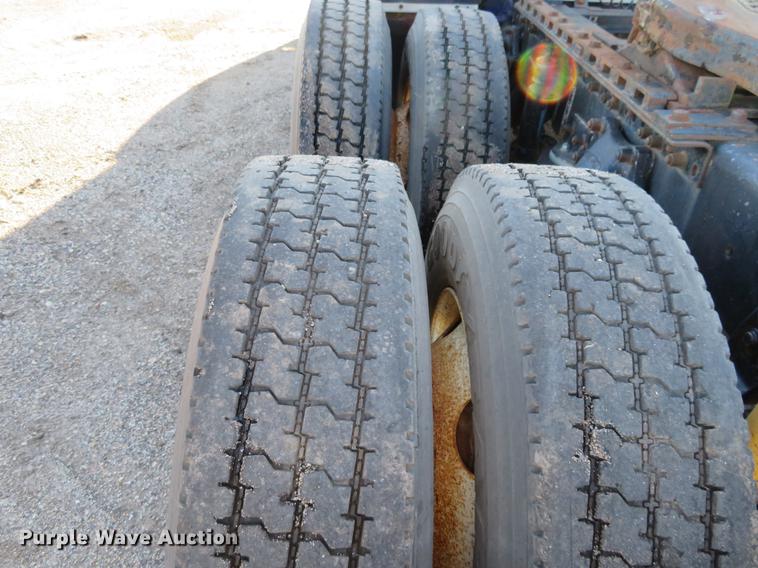 image for item DF9765 1994 Freightliner FLD semi truck