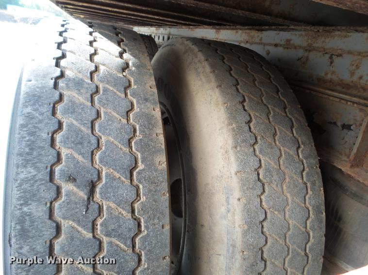 image for item DH9452 1996 Fruehauf FBLP-9 dry van trailer