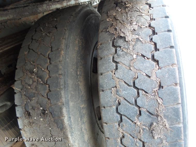 image for item DH9452 1996 Fruehauf FBLP-9 dry van trailer