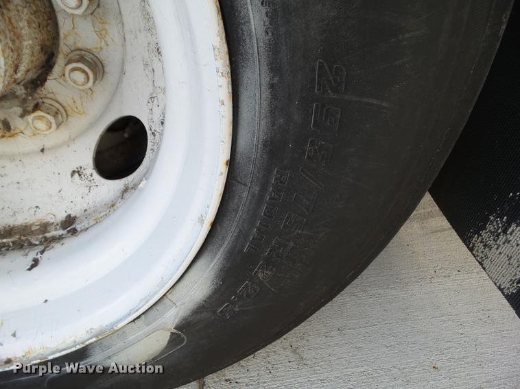 image for item DH9452 1996 Fruehauf FBLP-9 dry van trailer