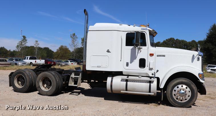 image for item ED9579 1999 International 9900 semi truck