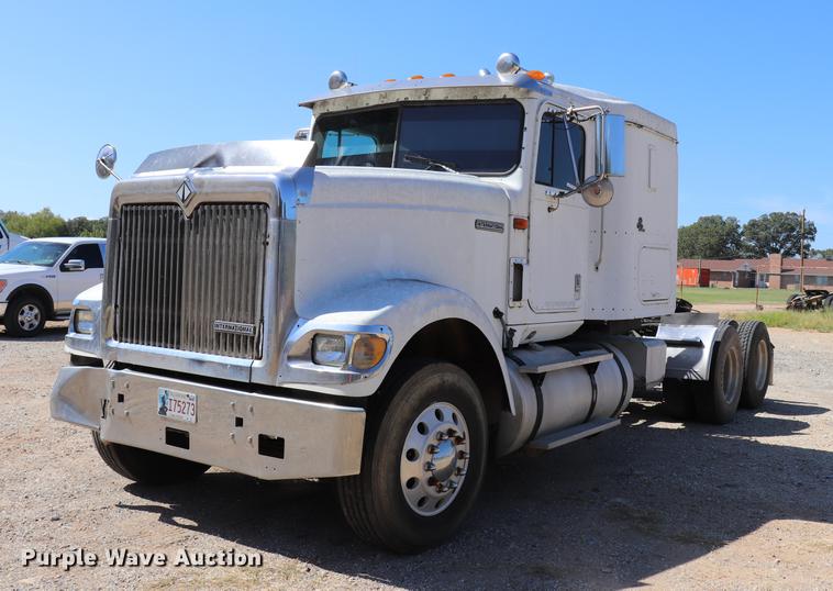 image for item ED9579 1999 International 9900 semi truck