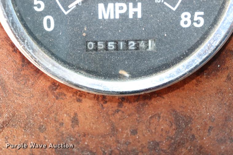 image for item ED9579 1999 International 9900 semi truck