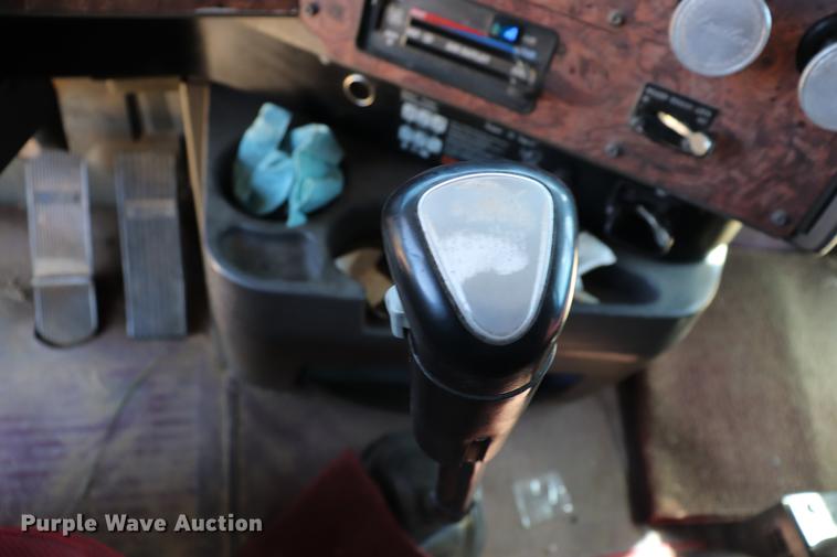 image for item ED9579 1999 International 9900 semi truck