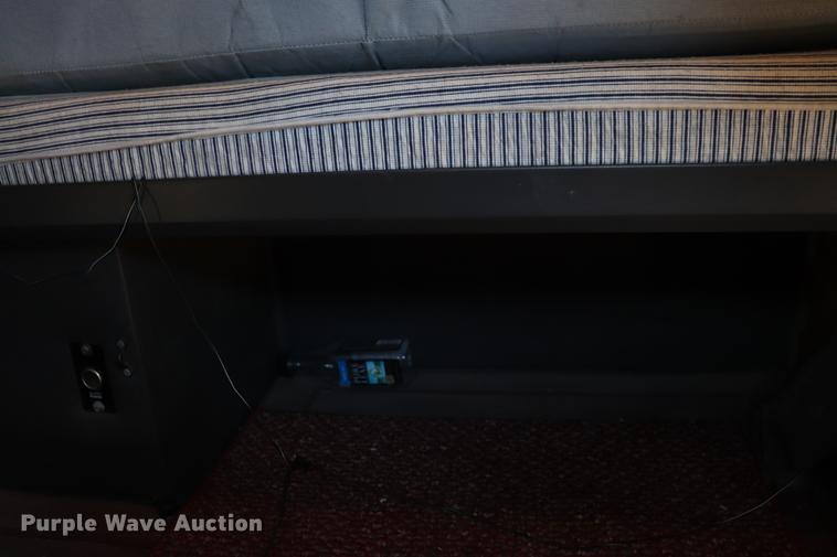 image for item ED9579 1999 International 9900 semi truck