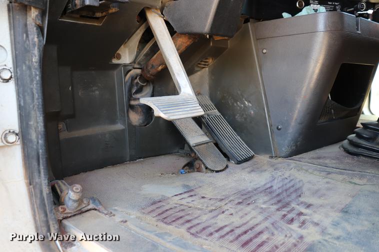 image for item ED9579 1999 International 9900 semi truck