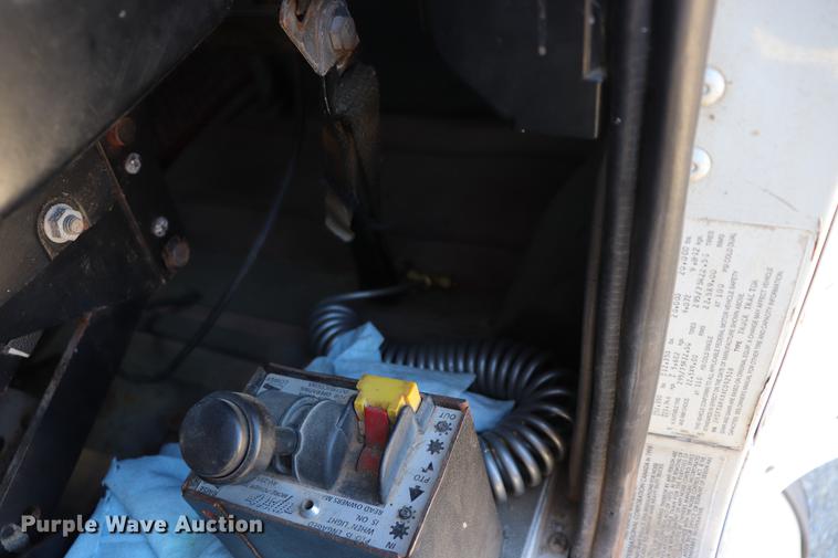 image for item ED9579 1999 International 9900 semi truck