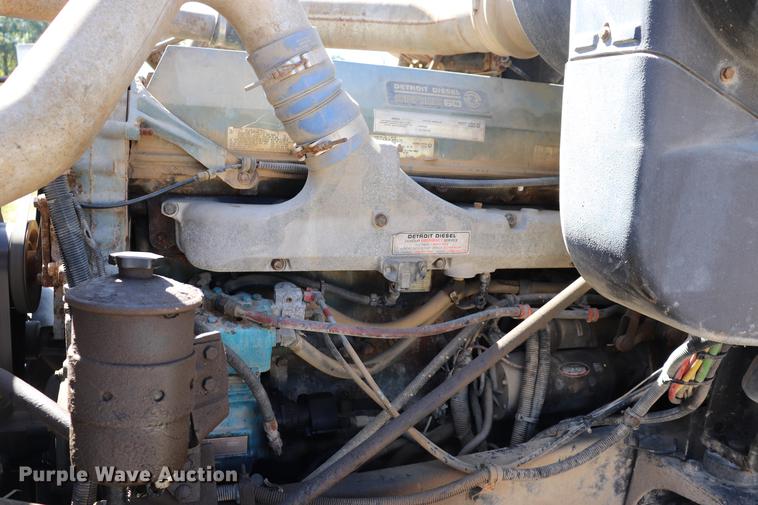 image for item ED9579 1999 International 9900 semi truck