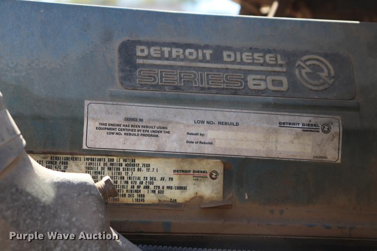 image for item ED9579 1999 International 9900 semi truck