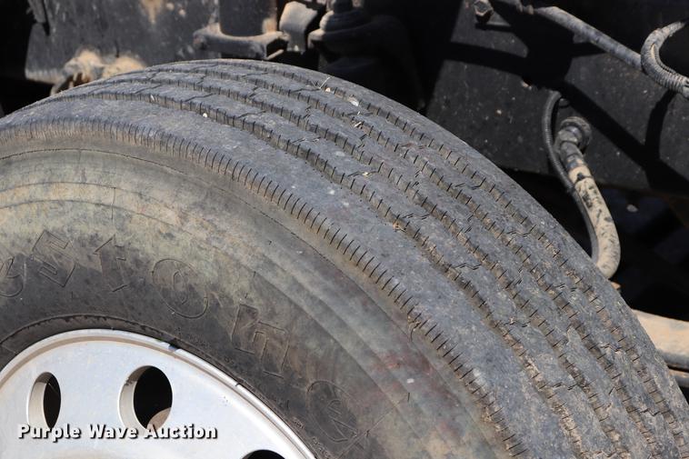 image for item ED9579 1999 International 9900 semi truck