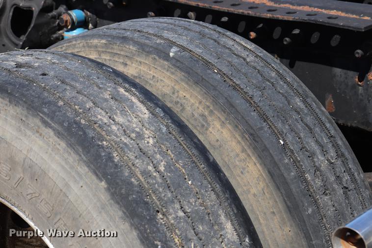 image for item ED9579 1999 International 9900 semi truck