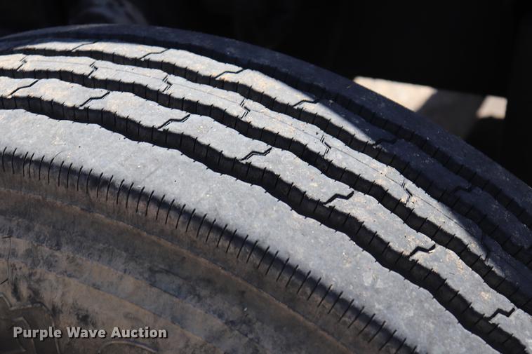 image for item ED9579 1999 International 9900 semi truck