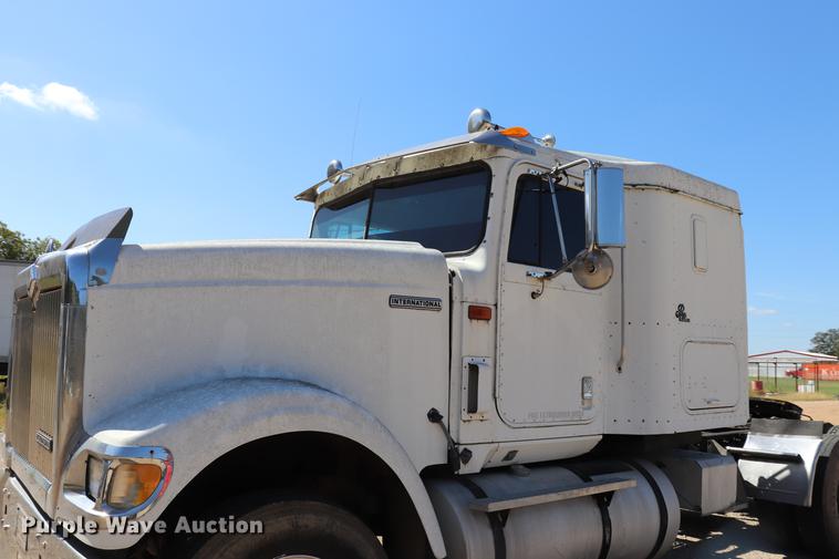 image for item ED9579 1999 International 9900 semi truck