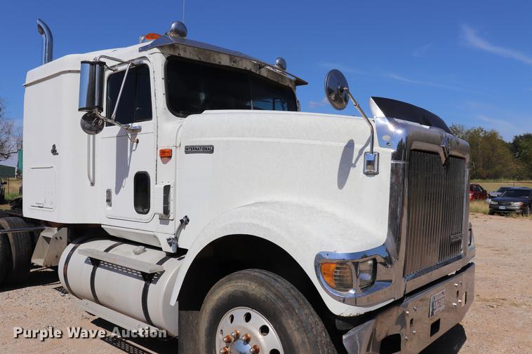 image for item ED9579 1999 International 9900 semi truck