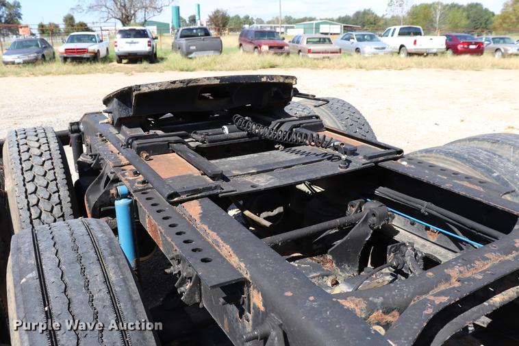 image for item ED9579 1999 International 9900 semi truck