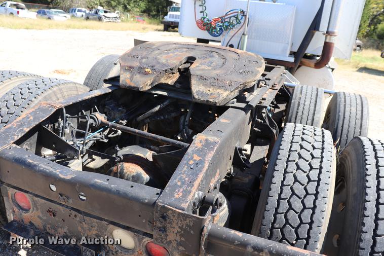 image for item ED9579 1999 International 9900 semi truck