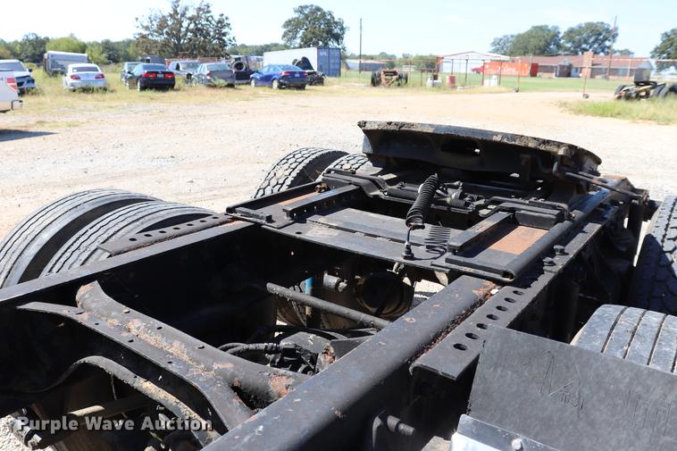 image for item ED9579 1999 International 9900 semi truck