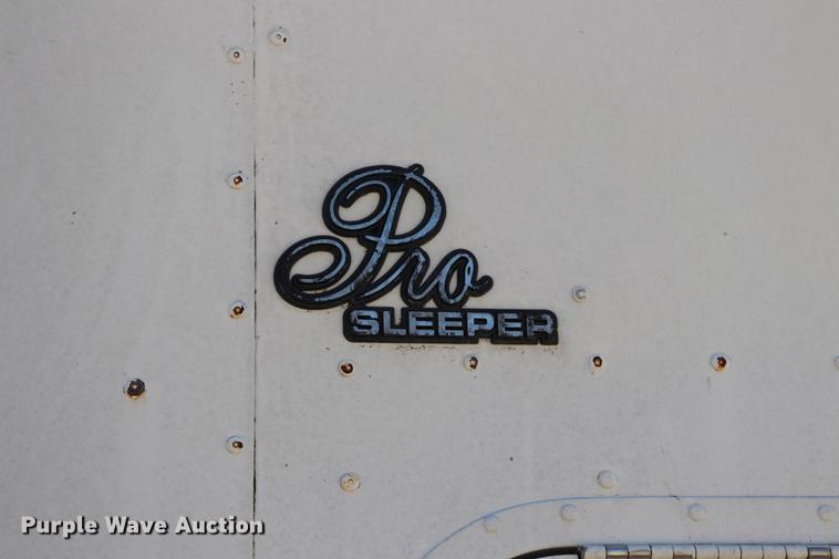 image for item ED9579 1999 International 9900 semi truck