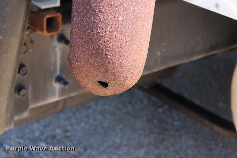 image for item ED9579 1999 International 9900 semi truck