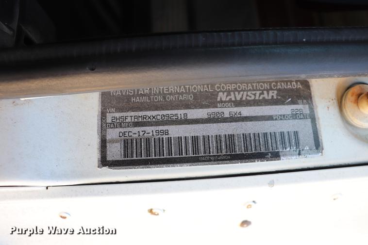 image for item ED9579 1999 International 9900 semi truck