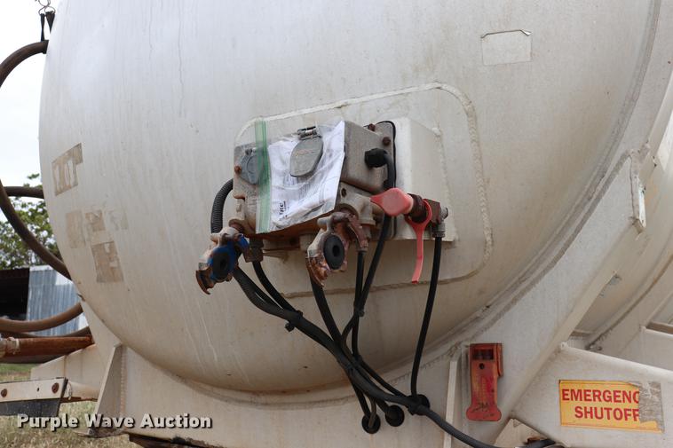 image for item ED9641 1996 Trailmaster tank trailer