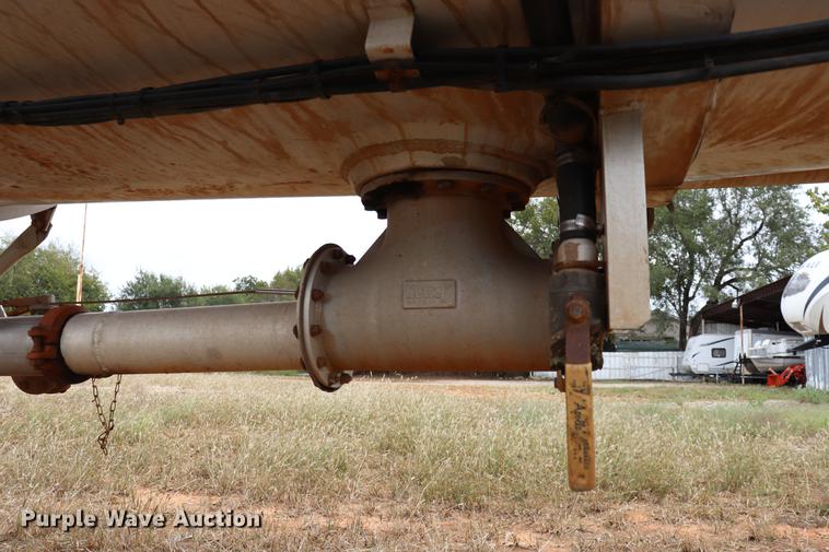 image for item ED9641 1996 Trailmaster tank trailer