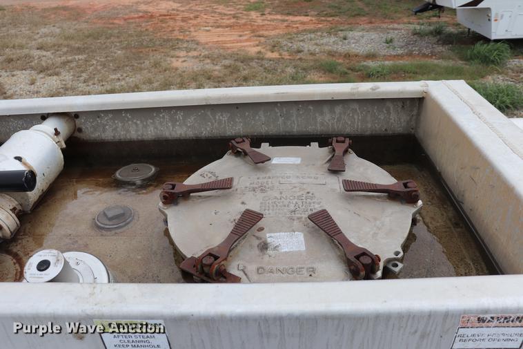 image for item ED9641 1996 Trailmaster tank trailer