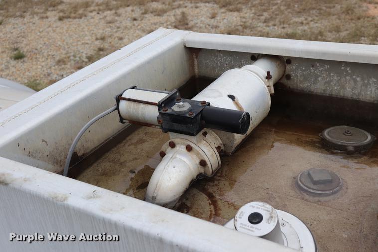 image for item ED9641 1996 Trailmaster tank trailer