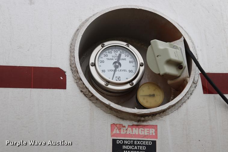 image for item ED9641 1996 Trailmaster tank trailer